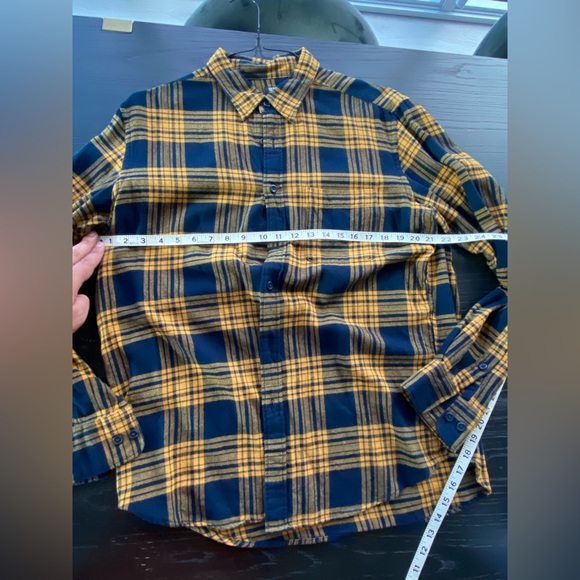 Uniqlo Plaid Long Sleeve Flannel Shirt size L. Measurements in the photos. - Picture 3 of 4